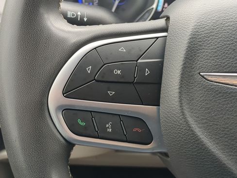 Used 2022 Chrysler Pacifica Touring-L FWD image 19