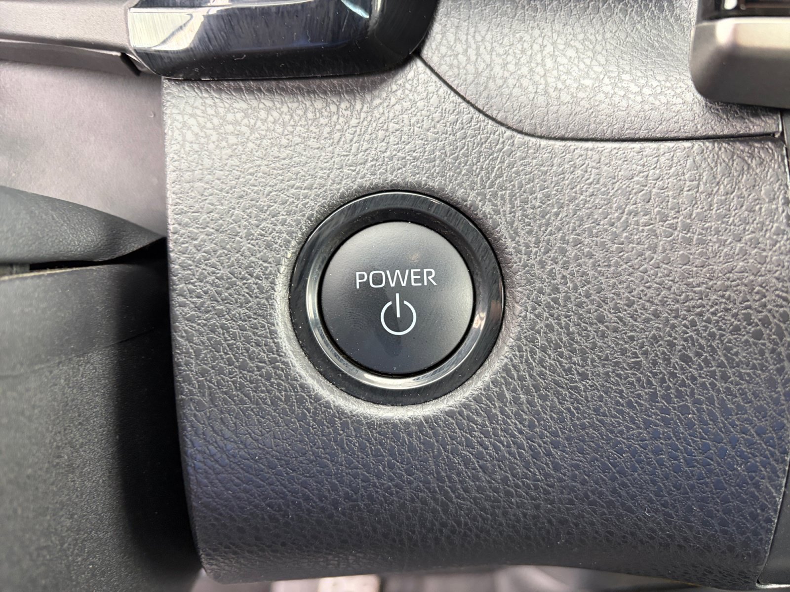 Used 2025 Toyota Camry SE FWD image 19