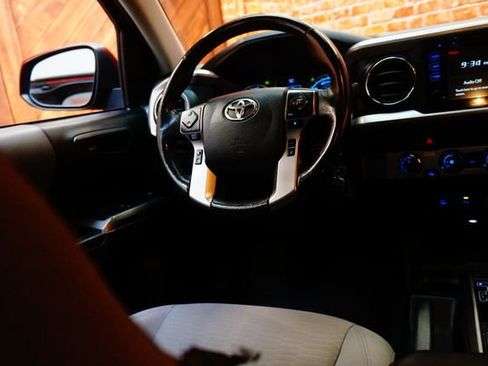 Used 2019 Toyota Tacoma SR5 AWD/4WD image 14