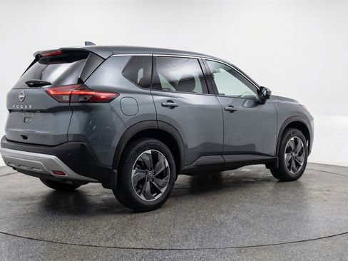 Used 2025 Nissan Rogue SV image 9