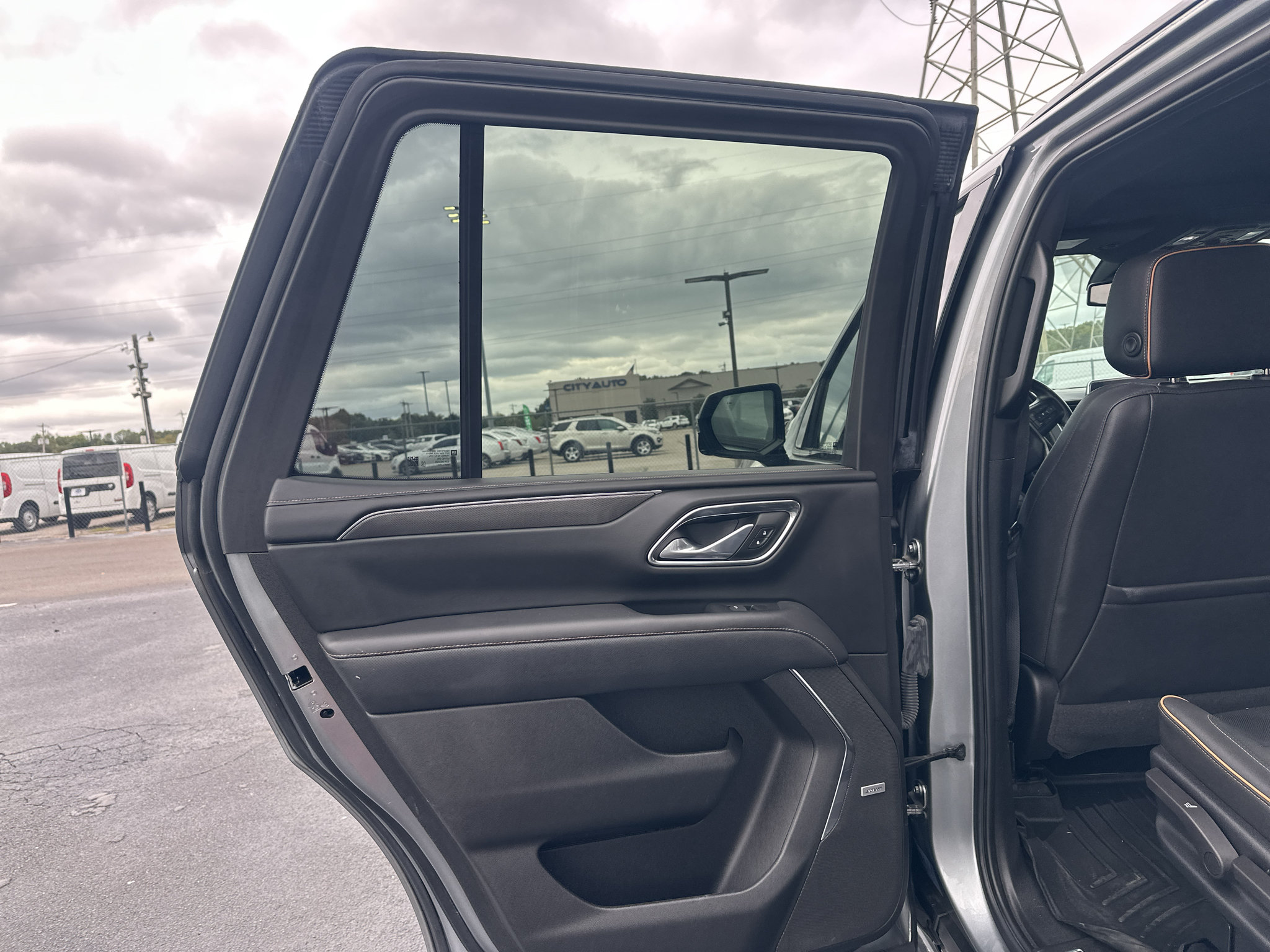 Used 2023 GMC Yukon AT4 w/ Technology Package AWD/4WD image 17