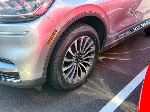 Used 2023 Lincoln Aviator AWD w/ Premium Package image 9