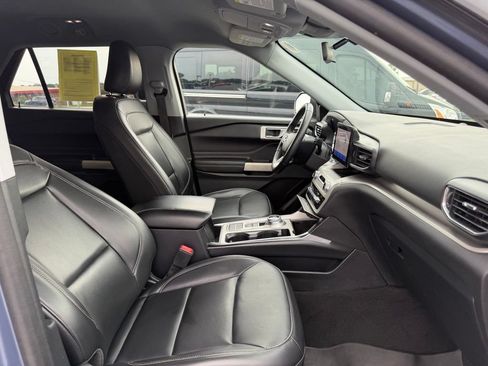Used 2021 Ford Explorer XLT w/ Equipment Group 202A RWD image 31