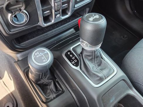 Used 2026 Jeep Wrangler Unlimited Sahara AWD/4WD image 26