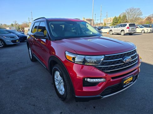 Used 2023 Ford Explorer XLT w/ Equipment Group 202A image 4