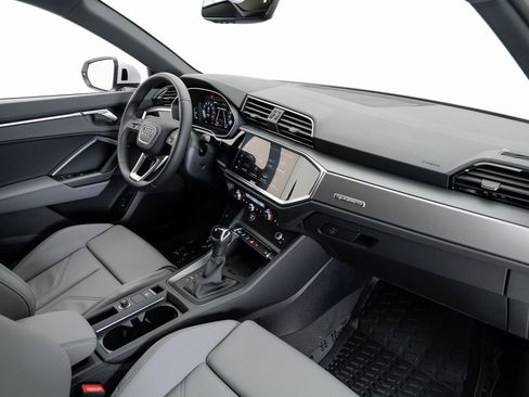 Certified 2024 Audi Q3 2.0T Premium image 25