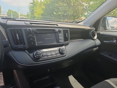 Used 2018 Toyota RAV4 XLE AWD/4WD image 20