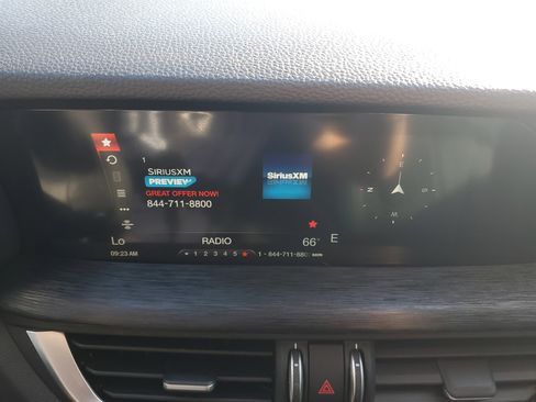 Used 2019 Alfa Romeo Stelvio AWD image 33