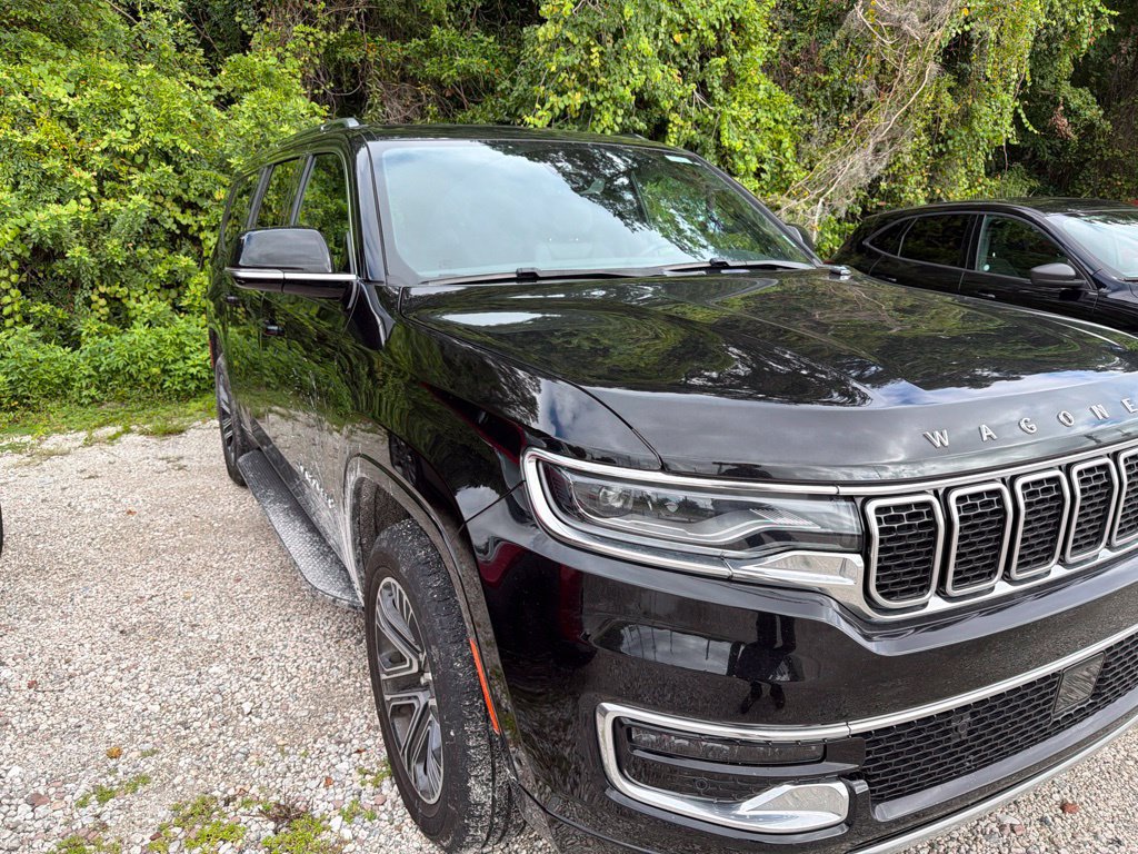 Used 2025 Jeep Wagoneer L Series II AWD/4WD image 9