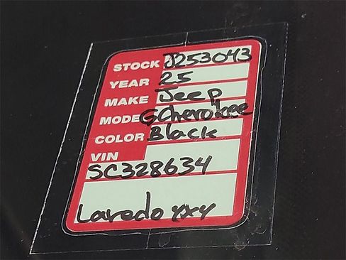 New 2025 Jeep Grand Cherokee Laredo image 22