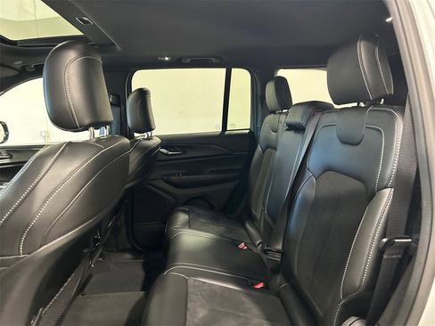 Used 2024 Jeep Grand Cherokee Altitude image 31