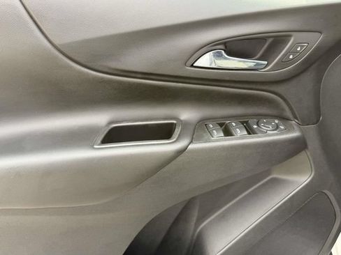 Used 2022 Chevrolet Equinox LT FWD image 17