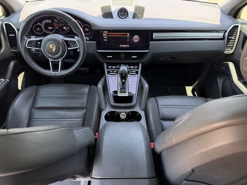 Used 2023 Porsche Cayenne Platinum Edition w/ Assistance Package AWD/4WD image 9