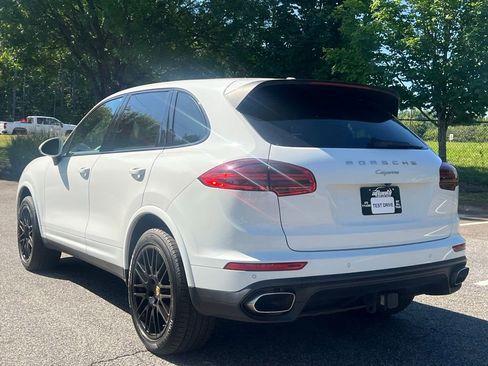 Used 2017 Porsche Cayenne AWD/4WD image 3