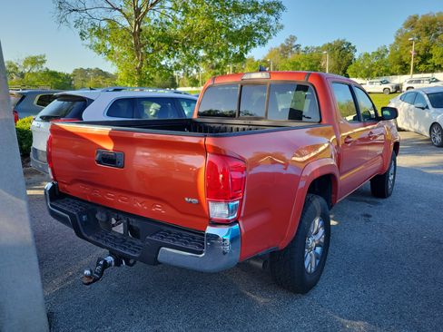 Used 2017 Toyota Tacoma SR5 w/ Tow Package image 4