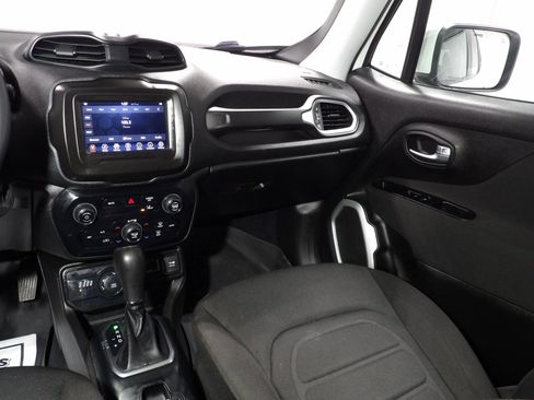 Used 2021 Jeep Renegade Latitude image 13