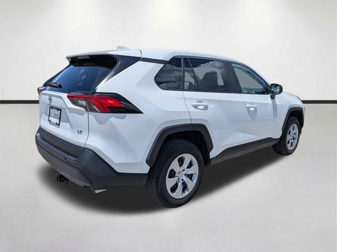 Used 2022 Toyota RAV4 LE FWD image 3