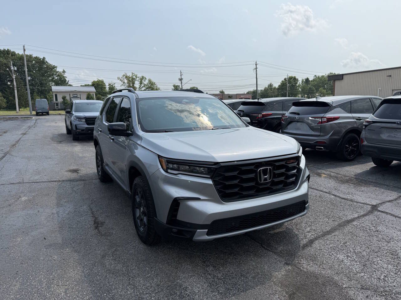 Used 2025 Honda Pilot TrailSport image 4