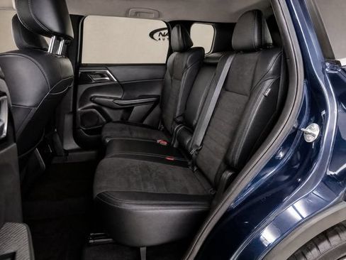 Used 2024 Mitsubishi Outlander SE Black Edition FWD image 10