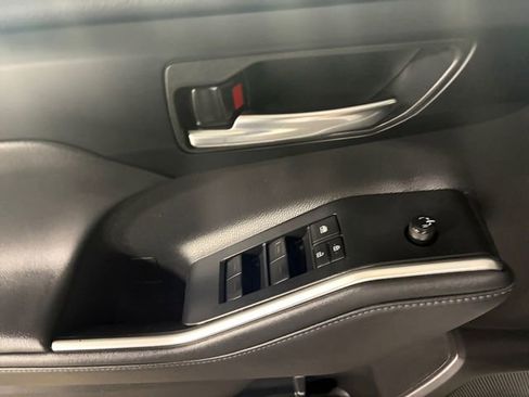 Used 2022 Toyota Highlander XLE image 11