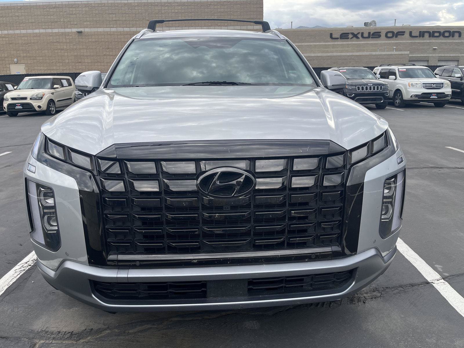 Used 2023 Hyundai Palisade Limited AWD/4WD image 2