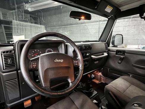 Used 2005 Jeep Wrangler Rubicon AWD/4WD image 9