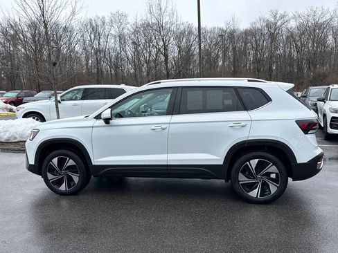 Certified 2025 Volkswagen Taos SE w/ Panoramic Sunroof Package image 7