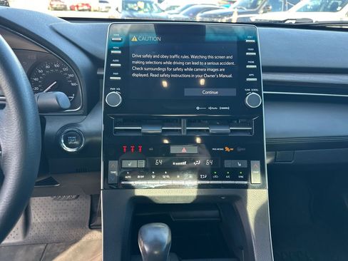 Used 2021 Toyota Avalon XLE image 27