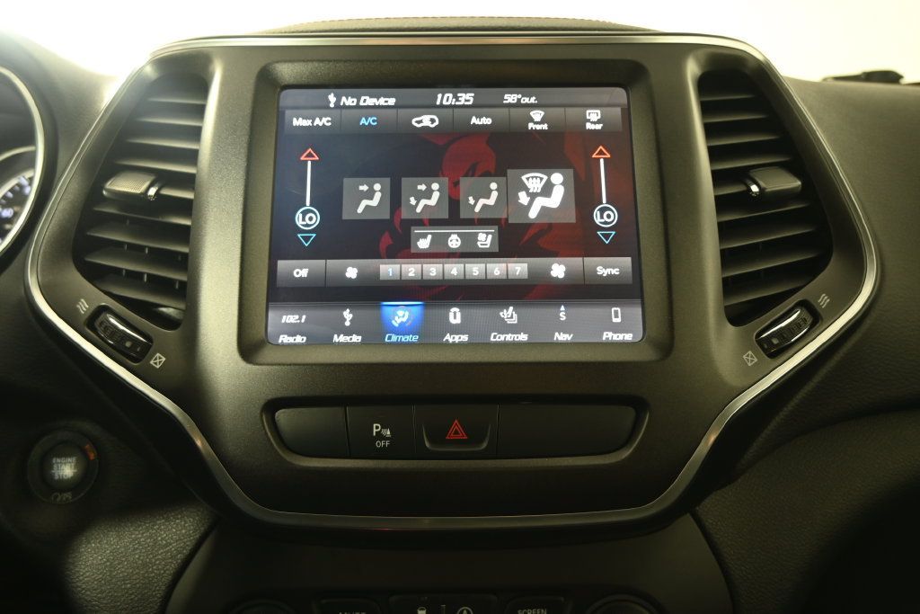 Used 2019 Jeep Cherokee Trailhawk AWD/4WD image 28