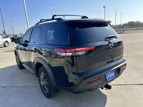 Certified 2024 Nissan Pathfinder SV w/ Black Appearance Package image 5