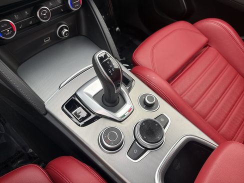Used 2023 Alfa Romeo Stelvio Veloce AWD/4WD image 27
