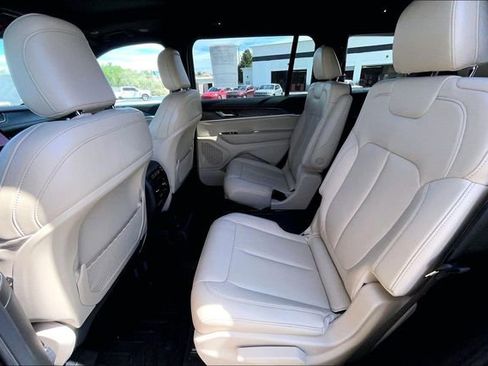 Used 2025 Jeep Grand Cherokee L Limited AWD/4WD image 28