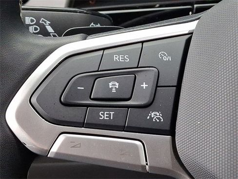 Used 2024 Volkswagen Atlas Cross Sport SE w/ Panoramic Sunroof Package image 22