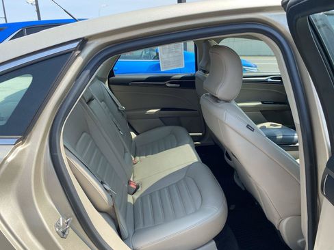 Used 2017 Ford Fusion SE FWD image 24