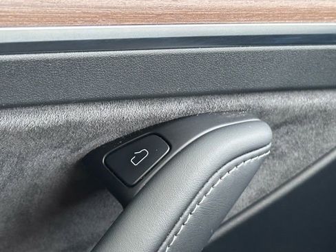 Used 2023 Tesla Model 3 Standard Range image 18