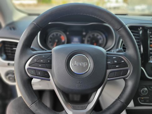 Used 2020 Jeep Cherokee Limited image 14