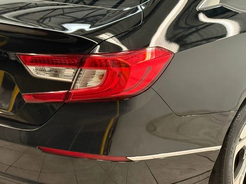 Used 2018 Honda Accord EX image 10