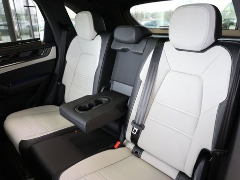 New 2026 Porsche Cayenne GTS image 39