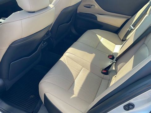 Used 2020 Lexus ES 350 w/ Accessory Package FWD image 27