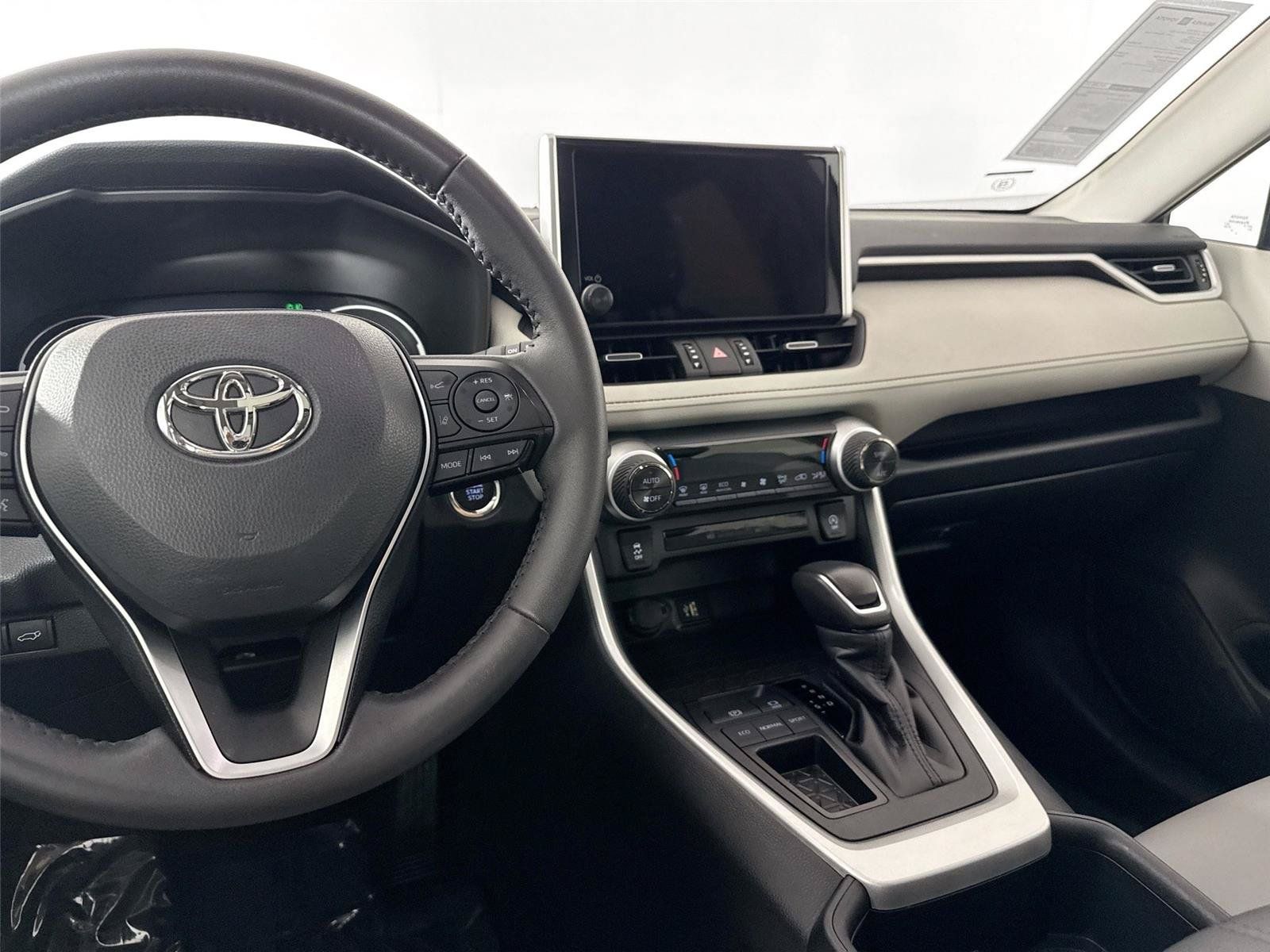 Certified 2025 Toyota RAV4 XLE Premium FWD image 31
