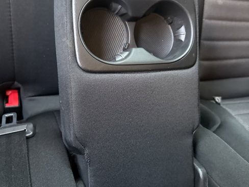 Used 2020 Ford Edge SE image 24