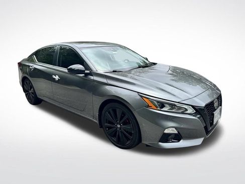 Used 2022 Nissan Altima 2.5 SR w/ Midnight Edition Package FWD image 4