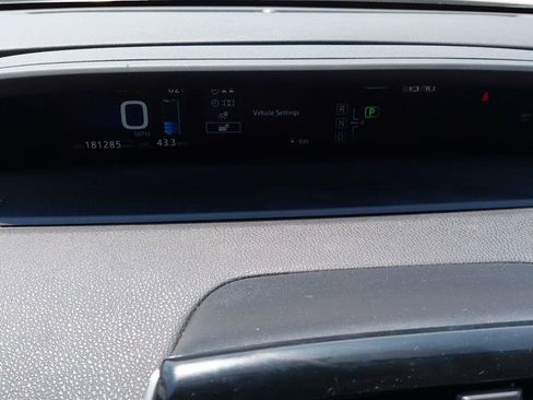 Used 2016 Toyota Prius Two FWD image 40