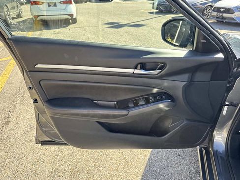 Used 2025 Nissan Altima 2.5 SR image 20