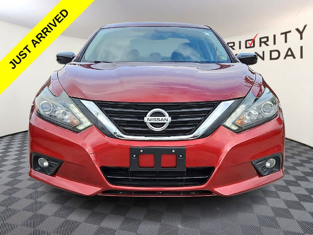 Used 2017 Nissan Altima 2.5 SR w/ Midnight Edition Package FWD image 2
