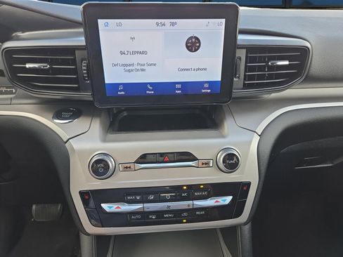 Certified 2022 Ford Explorer XLT image 17