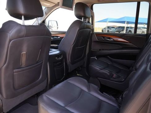 Used 2017 Cadillac Escalade ESV Luxury AWD/4WD image 21