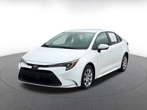Used 2025 Toyota Corolla LE FWD image 5