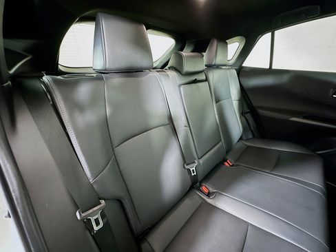 Used 2021 Toyota Venza Limited w/ Carpet Mat Package (TMS) image 25