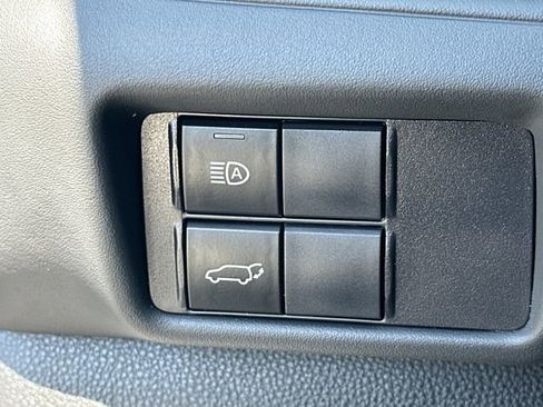 Used 2023 Toyota Highlander LE image 21